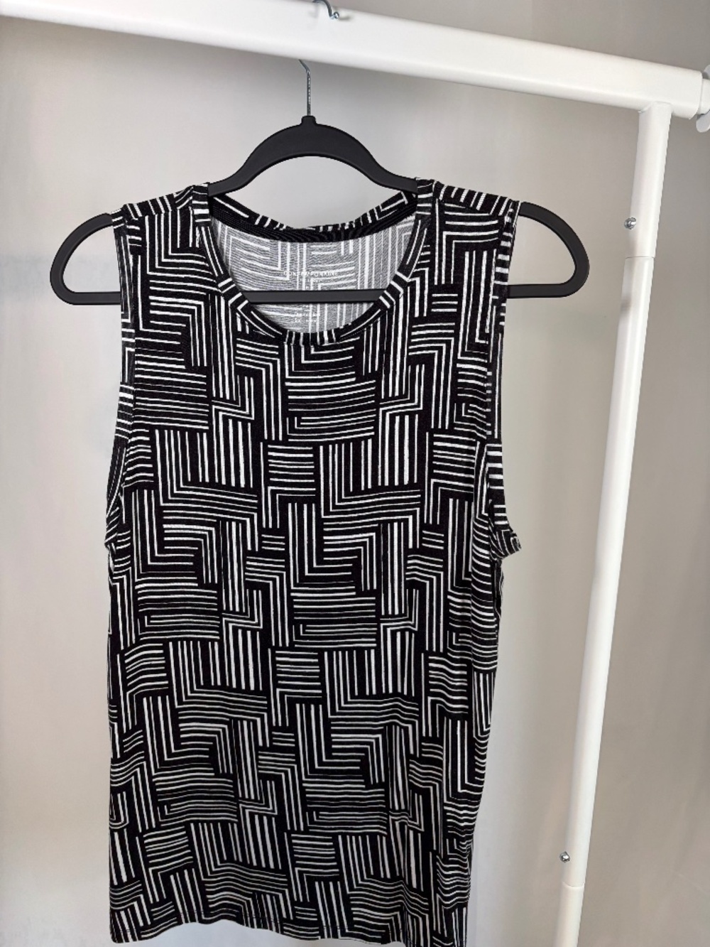 Contemporaine by Simons Black & White Ecovero™ Sleeveless Top | Size M
